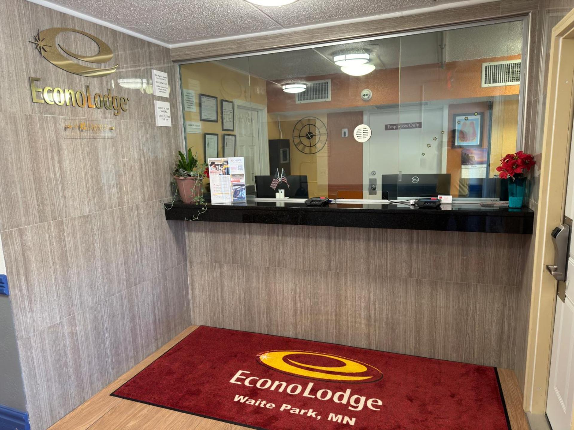 Econo Lodge Waite Park Buitenkant foto